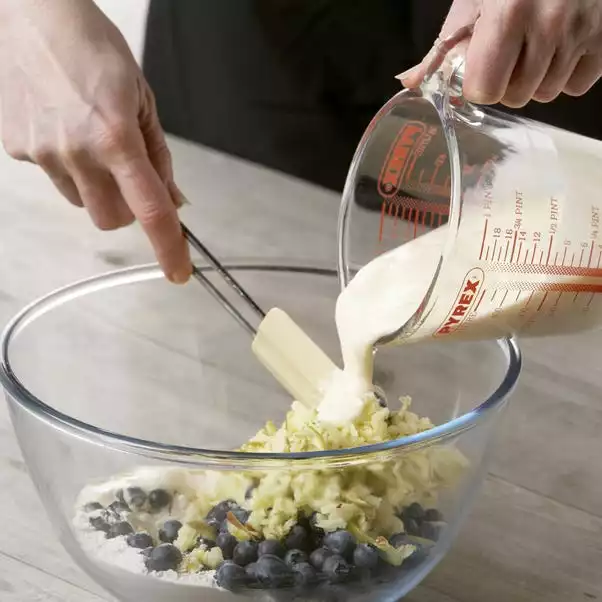 Pyrex Measuring Jug - Image 2