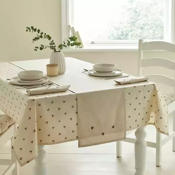 Dunelm Bees Runner - Image 5